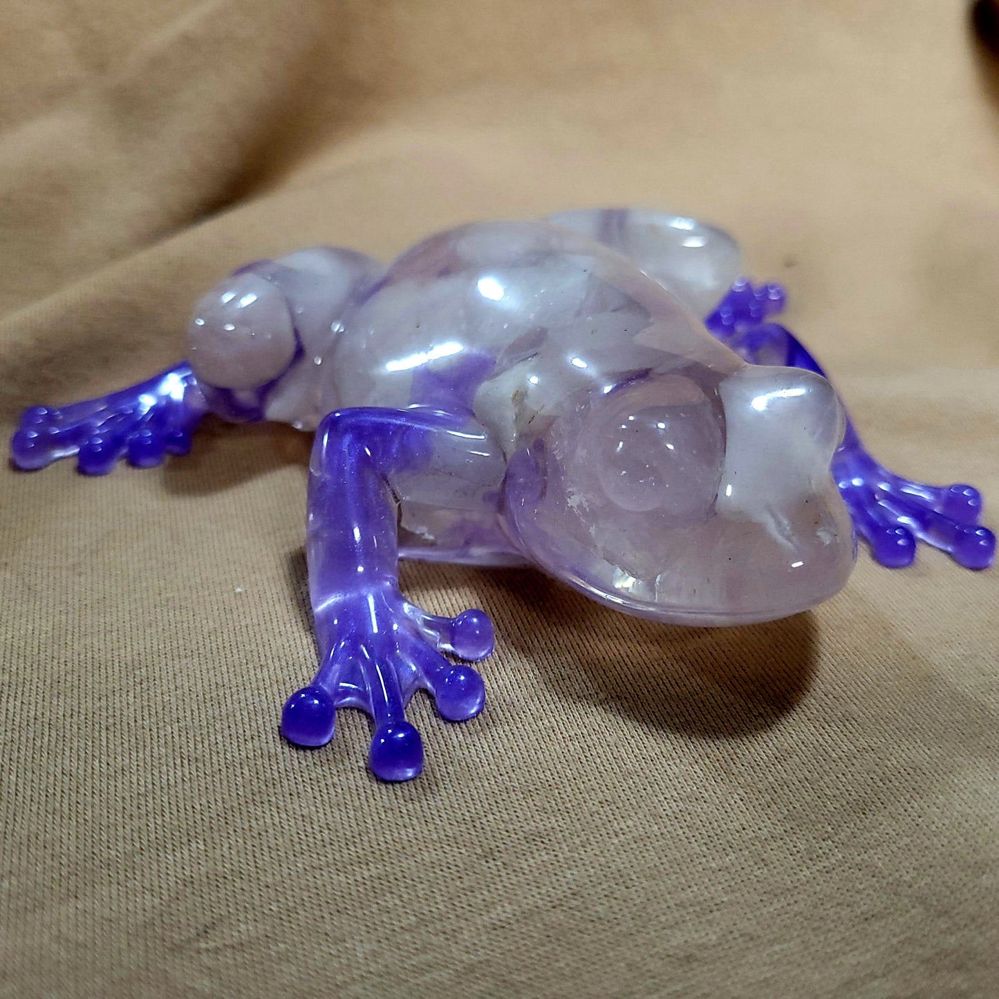 Beautiful Resin Frog, paperweight, home decor